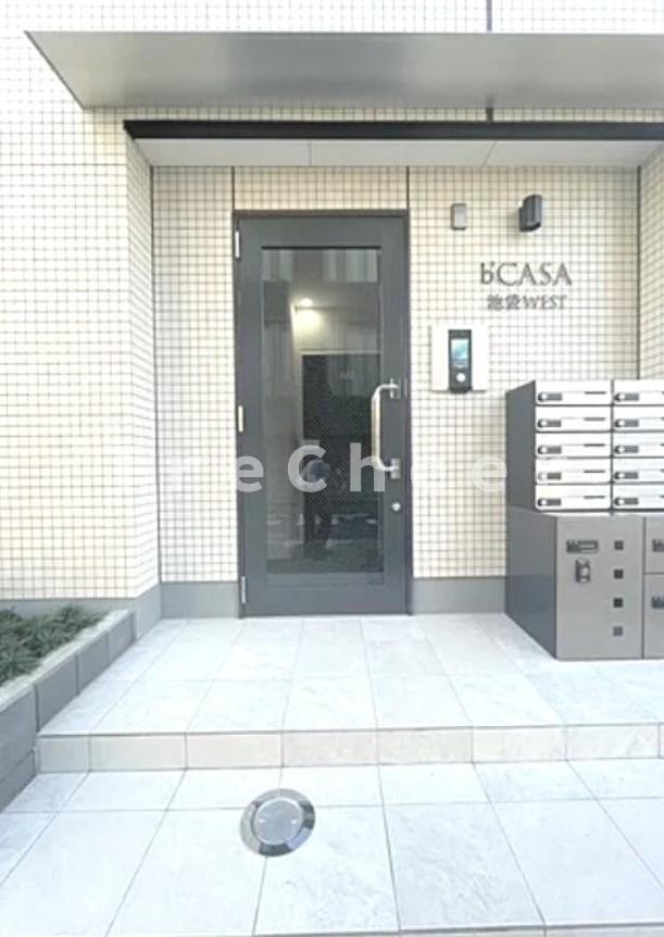 ビーカーサ池袋ウエストのエントランス