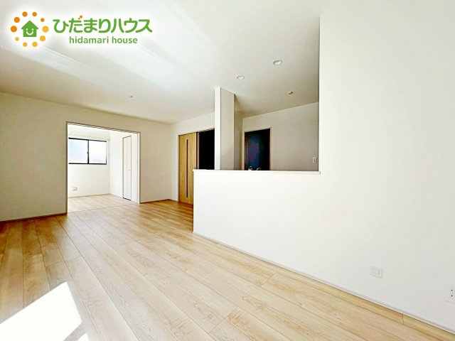 【居間・リビング】 | 水戸市見和3丁目169番　新築戸建　A号棟 | 家族だんらんを育む開放感あふれるリビング・ダイニング