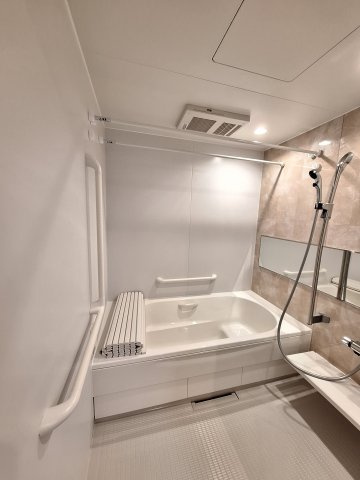 （シニア限定）グランビレッジ橋本の浴室|浴室乾燥機付き