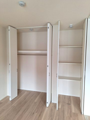 （シニア限定）グランビレッジ橋本の収納|クローゼットと棚付き収納