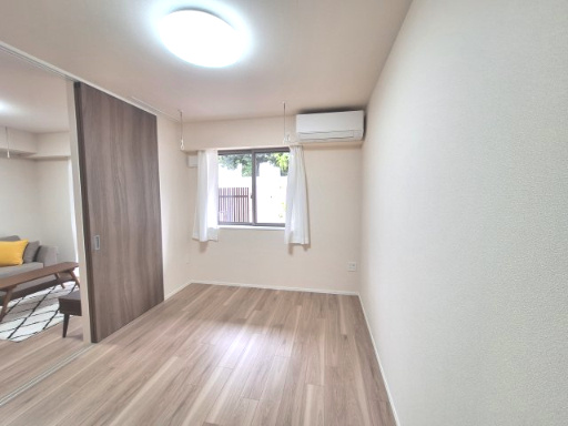 （シニア限定）グランビレッジ橋本の洋室|６帖の洋室（家具はついておりません）