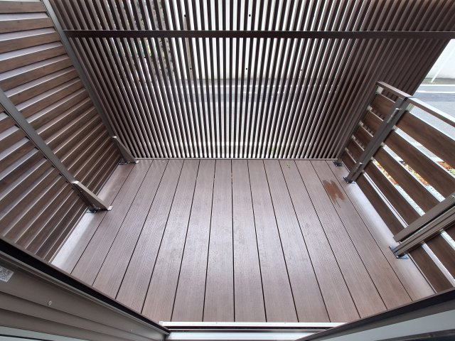 （シニア限定）グランビレッジ橋本のバルコニー|1階はウッドデッキです