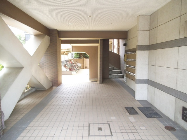 エヴァーグレースのロビー|エントランスも広々♪