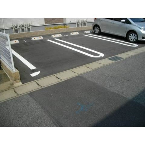 グラースＭの駐車場