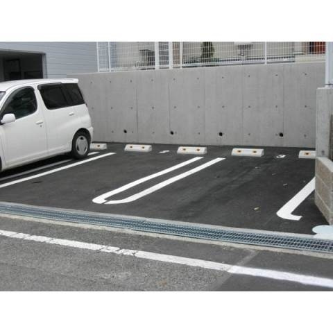 カレントカーサTKの駐車場