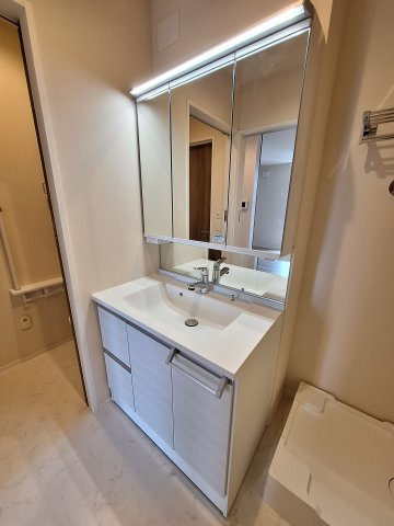 （シニア限定）グランビレッジ橋本の洗面所|シャワー付き独立洗面台
