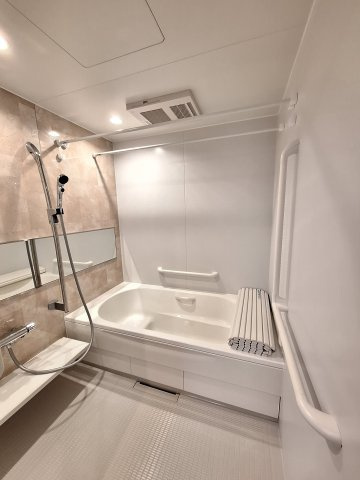 （シニア限定）グランビレッジ橋本の浴室|浴室に緊急呼び出しボタン