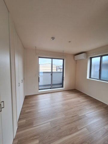 （シニア限定）グランビレッジ橋本の洋室|２面採光の洋室6.1帖