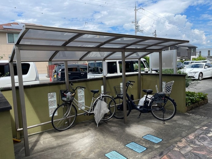 葛城市北花内のアパートのエントランス