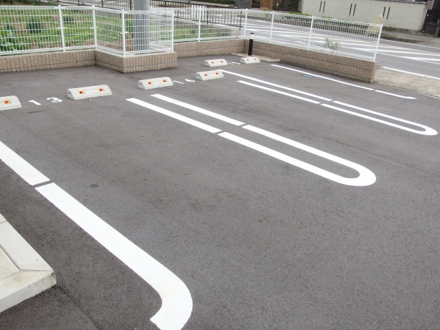 クレーヴ美合Ⅱの駐車場