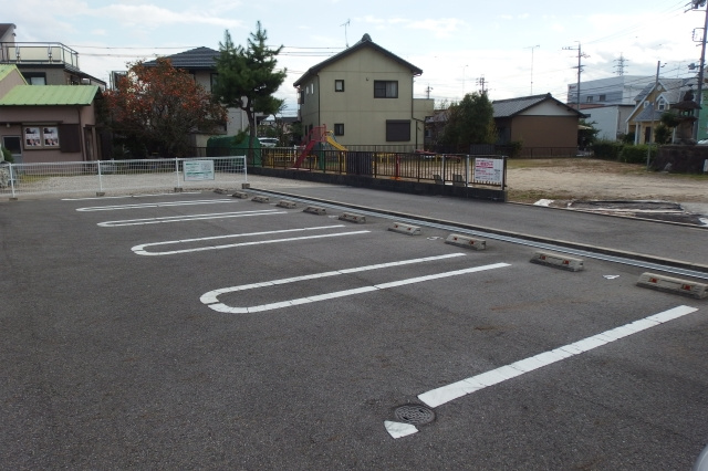 ラブリー明和の駐車場