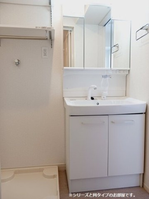 【洗面所】 | フラン・アヴニール | 明るい洗面所です