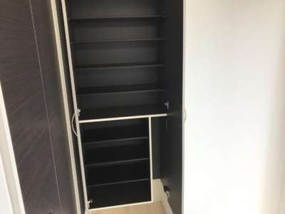 【玄関】 | レジデンス原 | 玄関