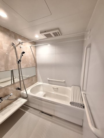 （シニア限定）グランビレッジ橋本の浴室|浴室乾燥機付き