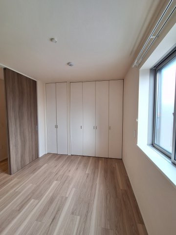 （シニア限定）グランビレッジ橋本の居間・リビング|窓付きの洋室