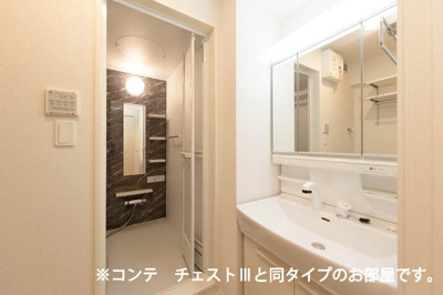 【洗面所】 | ロイヤル長伏 | 忙しい朝には欠かせない洗面所です