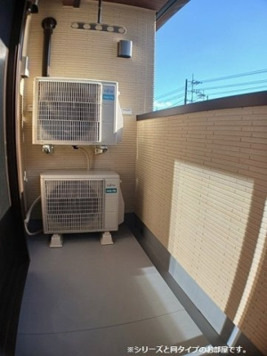 【バルコニー】 | ブリッサ絢女 | 外からの目が気にならないバルコニーで洗濯物が干せます