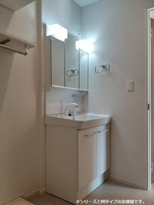 【洗面所】 | ブリッサ絢女 | ゆったりとスペースのある洗面所