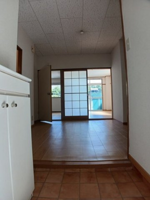 【玄関】 | エルディム小野 | 収納もある玄関です