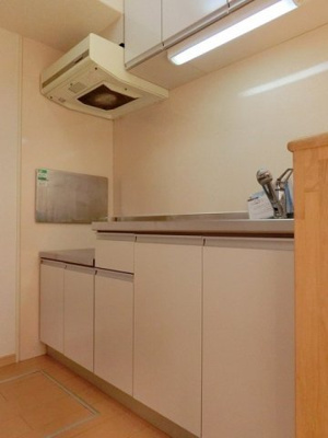 【キッチン】 | メモワール | コンパクトなキッチンで掃除もラクラク