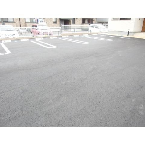 サクラブルーメの駐車場