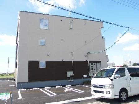 レゾンドⅢ・神田の駐車場