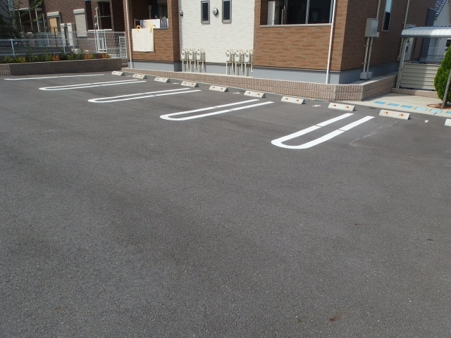 サンシティ・NOVAの駐車場
