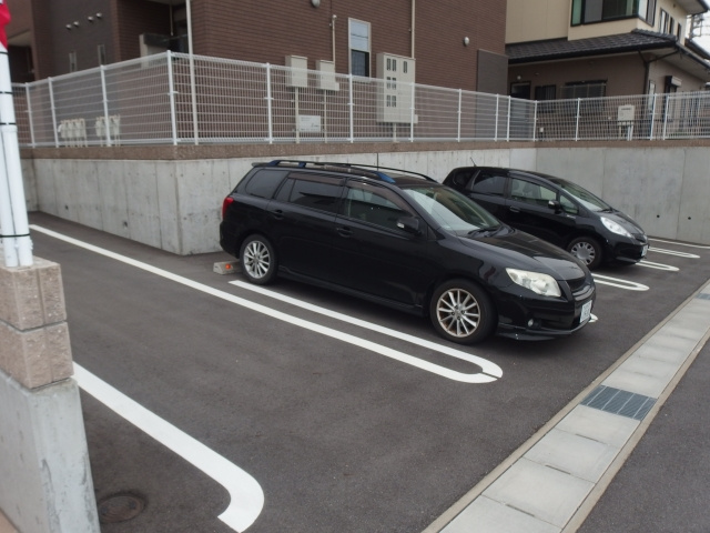 サンライズ大西の駐車場