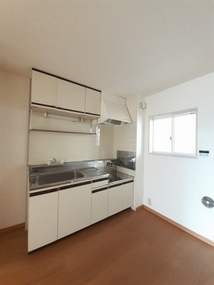 【キッチン】 | コーポリバー | コンパクトなキッチンで掃除もラクラク