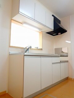 【キッチン】 | クレメントヒルＢ棟 | コンパクトなキッチンで掃除もラクラク