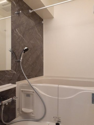 【浴室】 | グリーン・パレス岡宮Ⅱ | 落ち着いた空間のお風呂です