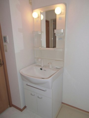 【洗面所】 | ヴァン・コリーヌＢ | スペースが確保できる洗面所です