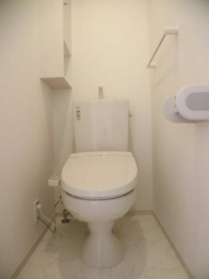 【トイレ】 | サンリット三島 | 落ち着いた色調のトイレです