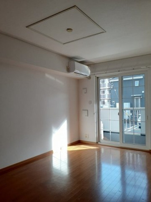 【居間・リビング】 | 綿屋Ⅲ | こちらの居間で趣味の時間をお楽しみください