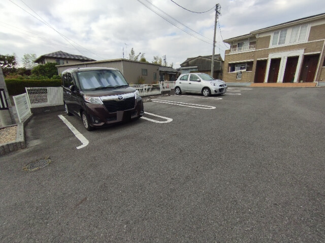 フェイバーＢの駐車場