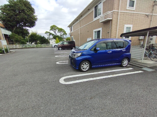 フェイバーＢの駐車場