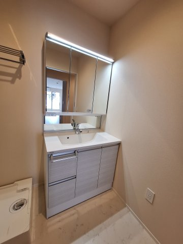 （シニア限定）グランビレッジ橋本の洗面所|シャワー付き独立洗面台