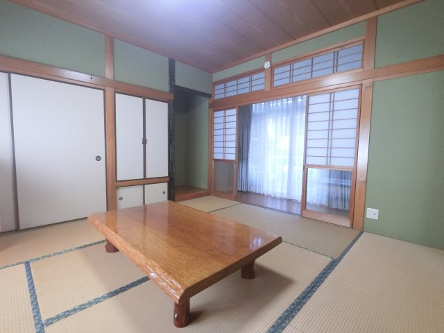 みやき町中津隈一戸建の和室|1階和室　二間続き（6帖＋8帖）と広縁です。
