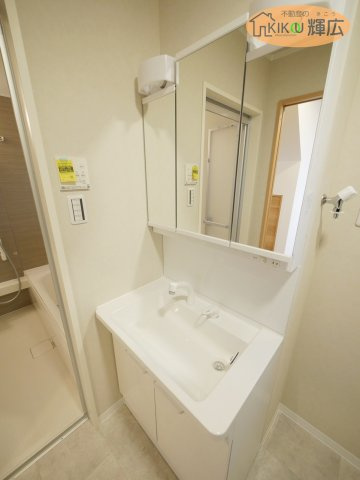 姫路市東雲町５丁目　中古戸建の独立洗面台