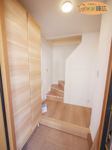 姫路市東雲町５丁目　中古戸建の玄関
