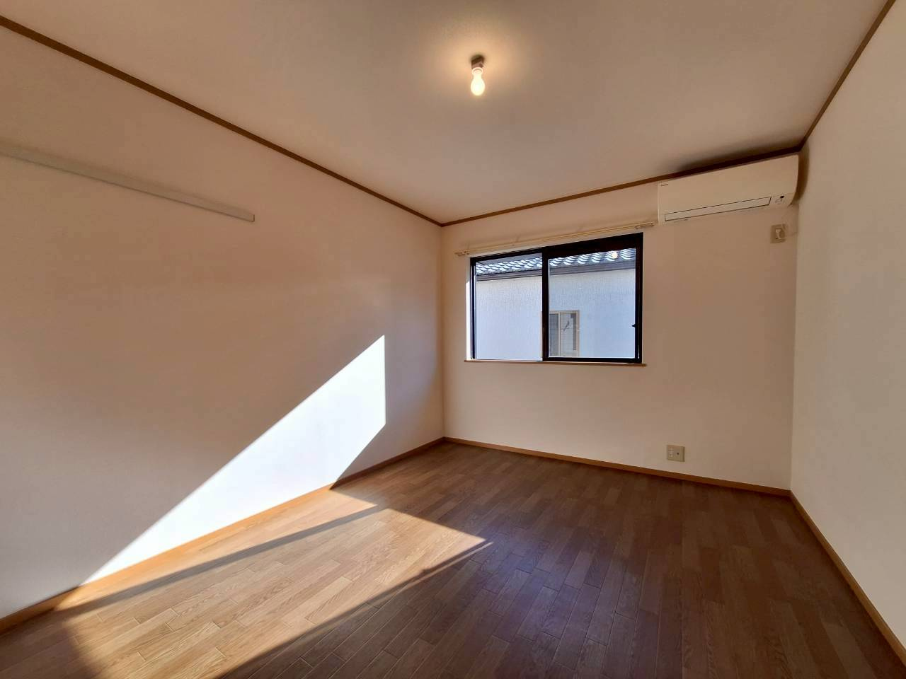 メゾンビフォアの洋室|★6.5帖の洋室★