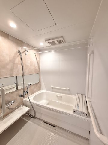 （シニア限定）グランビレッジ橋本の浴室|浴室に緊急ボタン付き