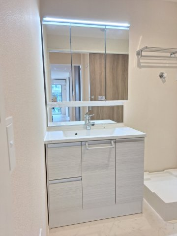 （シニア限定）グランビレッジ橋本の洗面所|シャワー付き独立洗面台