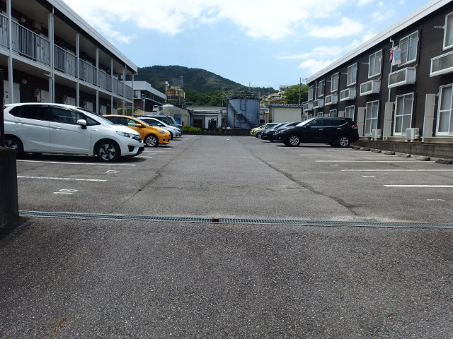 レオパレスＫａｍｉｙａⅠの駐車場