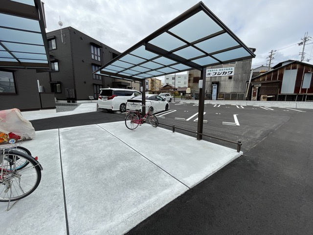 メゾン　ド　ソルテB棟の駐車場