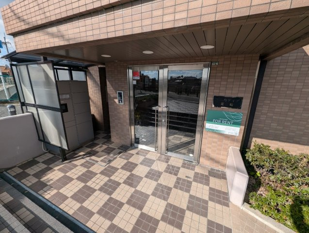 豊中市箕輪１丁目の賃貸マンションのエントランス