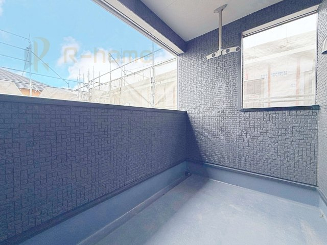 結城市結城第43　新築戸建て　5号棟のバルコニー|急な雨でも安心のインナーバルコニー♪忙しいご夫婦も大満足♪