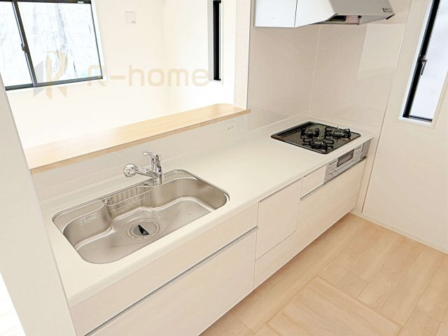 結城市結城第43　新築戸建て　5号棟のキッチン|料理をしながら家族とコミュニケーションが取れる対面式システムキッチン。