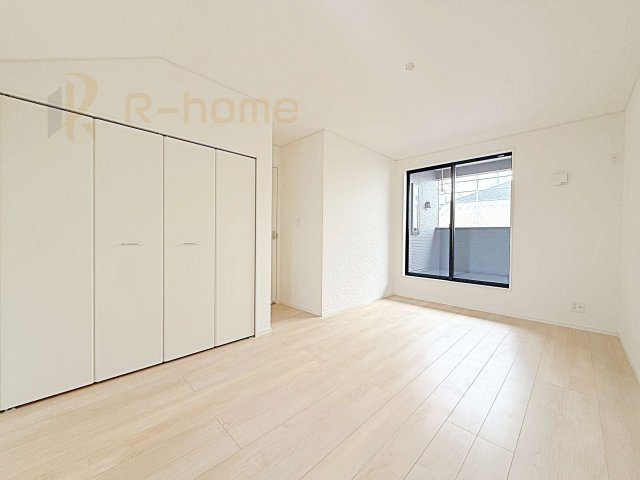 結城市結城第43　新築戸建て　5号棟の洋室|お部屋のサッシにはペアガラスを採用、高い断熱性による省エネと結露対策に有効です♪