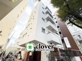 【外観】 | 手入れの行き届いた外壁やエントランスなど、「見ればわかる」レベルで清潔感を保ったマンションです。築年数を感じさせない姿で皆様をお出迎えします。～即日のご見学可能～　お問合せはお気軽にどうぞ。